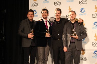 15 Ekim 2013 'te Tennessee, Nashville' deki Allen Arena 'da düzenlenen 44. GMA Dove Ödülleri' nin sahne arkasında.