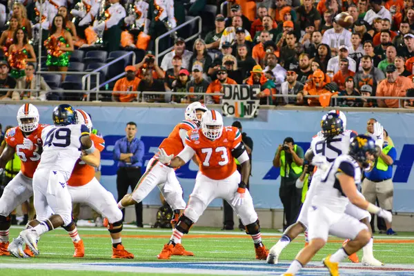 Les West Virginia Mountaineers Affrontent Les Hurricanes Miami Lors 71E — Photo