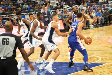 Orlando Magic 13 Ekim 2019 'da Florida, Orlando' daki Amway Center 'da Philadelphia 76ers' a ev sahipliği yaptı..  
