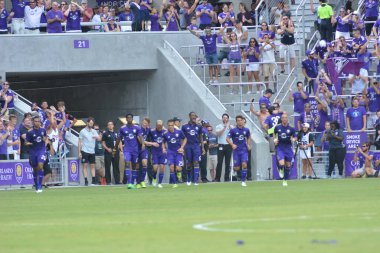 Orlando City 15 Nisan 2017 'de Florida, Orlando' daki Citrus Bowl 'da Los Angeles Galaksisine ev sahipliği yaptı..  