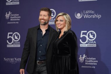 15 Ekim 2019 'da Nashville, Tennessee' deki Linbscome Üniversitesi 'nde verilen 50. GMA Dove Ödülleri sırasında kırmızı halı. 