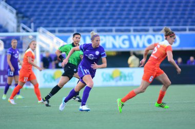 Orlando Pride sunucusu Houston Dash 23 Haziran 2016 'da Orlando Florida' daki Dünya Kampı Stadyumu 'nda..