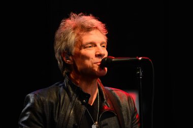 Şarkıcı Jon Bon Jovi, 5 Kasım 2016 'da St. Petersburg Florida' da Devlet Street Theater in Support of HIllary Clinton 'ın Başkan İhalesi' nde sahne alıyor.