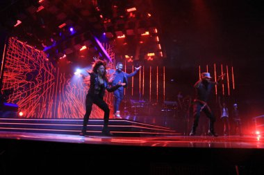 R & B Şarkıcısı Usher 12 Aralık 2014 'te Orlando Florida' daki Amway Center 'da sahne alacak..  