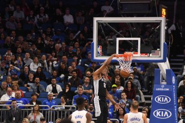 Orlando Magic, 19 Aralık 2018 tarihinde Orlando Florida 'daki Amway Center' da San Antonio Spurs 'a ev sahipliği yapmaktadır.