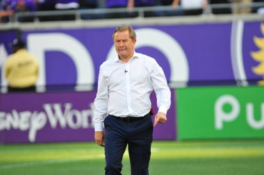 Orlando City SC, 6 Mayıs 2016 'da Orlando Florida' daki Dünya Kampı Stadyumu 'nda New York Red Bulls' a ev sahipliği yaptı..  