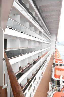 Kabinli geminin güvertesinin görüntüsü