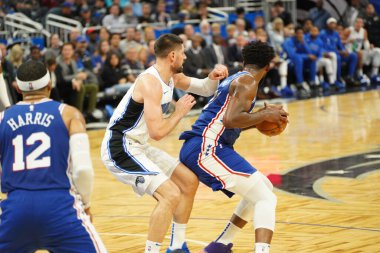 Orlando Magic 27 Aralık 2019 Cuma günü Orlando, Florida 'daki Amway Arena' da Philadelphia 76ers 'a ev sahipliği yapıyor..