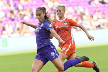 Orlando Pride, 22 Nisan 2018 'de Florida, Orlando' daki Exploria Stadyumu 'nda Houston Dash' e ev sahipliği yaptı..  