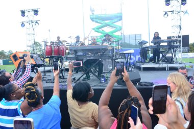 Stevie Wonder, Başkan Barack Obama 'nın 6 Kasım 2016' da Kissimmee Florida 'da başkanlık adaylığını destekleyen mitinginde performans sergiliyor..