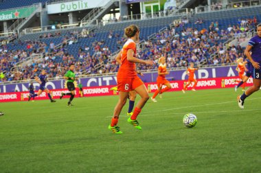 Orlando Pride sunucusu Houston Dash 23 Haziran 2016 'da Orlando Florida' daki Dünya Kampı Stadyumu 'nda..