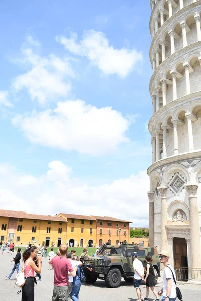 Kilátás Turisztikai Célpont Olaszországban Ferde Torony Pisa — Stock Fotó