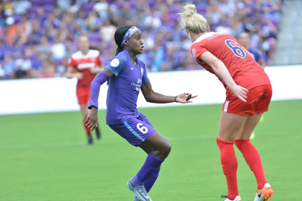 Orlando Pride 22 Nisan 2017 'de Orlando City Stadyumu' nda Washington Spirit 'e ev sahipliği yaptı..  
