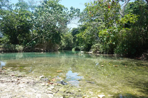 Pemandangan Dari Pantai Atas Kolam Yang Indah Dengan Air Jernih — Stok Foto