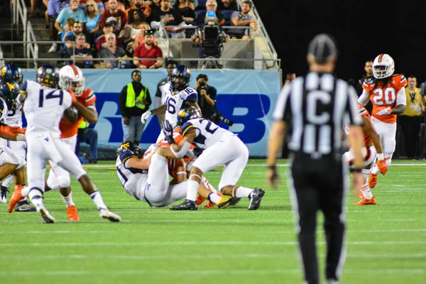 West Virginia Mountaineers Enfrentam Miami Hurricanes Durante 71St Russell Bowl — Fotografia de Stock