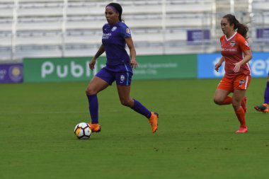 Orlando Pride, 22 Nisan 2018 'de Florida, Orlando' daki Exploria Stadyumu 'nda Houston Dash' e ev sahipliği yaptı.. 