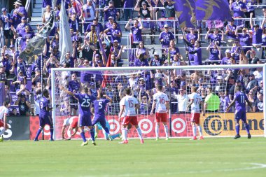 Orlando City SC, 9 Nisan 2019 'da Orlando, Florida' daki Citrus Bowl 'da New York Red Bulls' a ev sahipliği yapıyor.. 