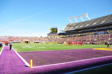 LSU, 31 Aralık 2016 tarihinde Orlando Florida 'daki Kamp Dünya Stadyumu' nda oynanan 71. Citrus Kupası 'nda Louisville ile karşılaşacak..  