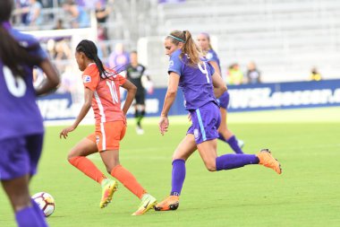 Orlando Pride, 22 Nisan 2018 'de Florida, Orlando' daki Exploria Stadyumu 'nda Houston Dash' e ev sahipliği yaptı.. 