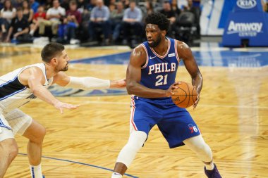 Orlando Magic 27 Aralık 2019 Cuma günü Orlando, Florida 'daki Amway Arena' da Philadelphia 76ers 'a ev sahipliği yapıyor..