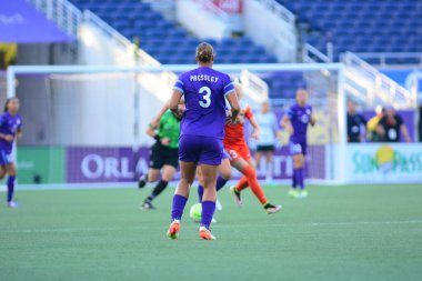 Orlando Pride sunucusu Houston Dash 23 Haziran 2016 'da Orlando Florida' daki Dünya Kampı Stadyumu 'nda..