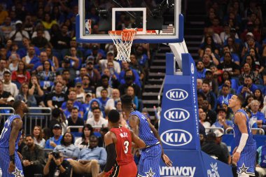 Orlando Magic 17 Ekim 2018 'de Orlando Florida' daki Amway Center 'da Miami Heat' i sunar..  