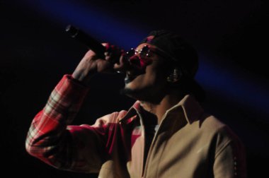 R & B Şarkıcısı Usher 12 Aralık 2015 'te Orlando Florida' daki Amway Center 'da sahne alacak..