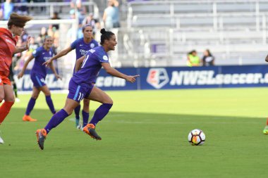 Orlando Pride, 22 Nisan 2018 'de Florida, Orlando' daki Exploria Stadyumu 'nda Houston Dash' e ev sahipliği yaptı..  