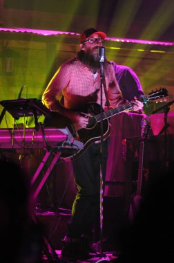 Christian Rock Group David Crowder Band, 17 Ekim 2017 'de Orlando Florida' daki Winter Jam Tour 'da sahne almaktadır.