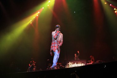 R & B Şarkıcısı Usher 12 Aralık 2014 'te Orlando Florida' daki Amway Center 'da sahne alacak..  