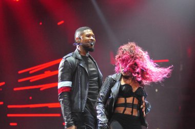 R & B Şarkıcısı Usher 12 Aralık 2014 'te Orlando Florida' daki Amway Center 'da sahne alacak..  