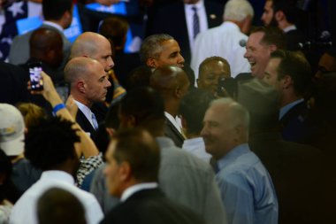 Başkan Barack Obama 28 Ekim 2016 'da Orlando Florida' daki CFE Arena 'da başkan adayı Hillary Clinton için bir kampanya mitingine ev sahipliği yaptı.. 