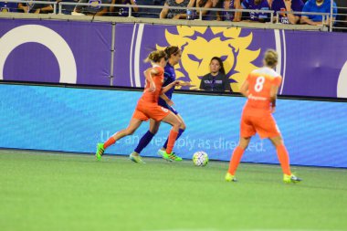 Orlando Pride sunucusu Houston Dash 23 Haziran 2016 'da Orlando Florida' daki Dünya Kampı Stadyumu 'nda..