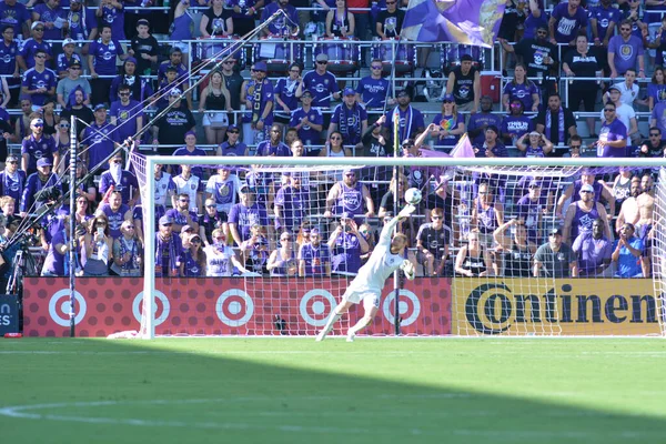 Orlando City 29 Nisan 2017 'de Orlando, Florida' daki Orlando City Stadyumu 'nda Colorado Rapids' e ev sahipliği yaptı.)