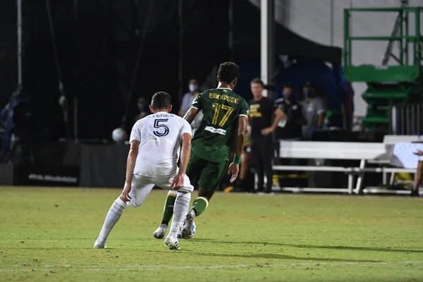 Los Angeles Galaksisi, 14 Temmuz 2020 'de Orlando Florida ABD' deki ESPN Vahşi Spor Dünyası 'nda düzenlenen MLS Sırt Turnuvası sırasında Portland Timbers ile karşı karşıya geldi.