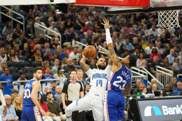 Orlando Magic 27 Aralık 2019 Cuma günü Orlando, Florida 'daki Amway Arena' da Philadelphia 76ers 'a ev sahipliği yapıyor..