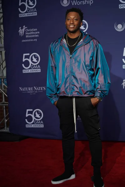 15 Ekim 2019 'da Nashville, Tennessee' deki Linbscome Üniversitesi 'nde verilen 50. GMA Dove Ödülleri sırasında kırmızı halı.