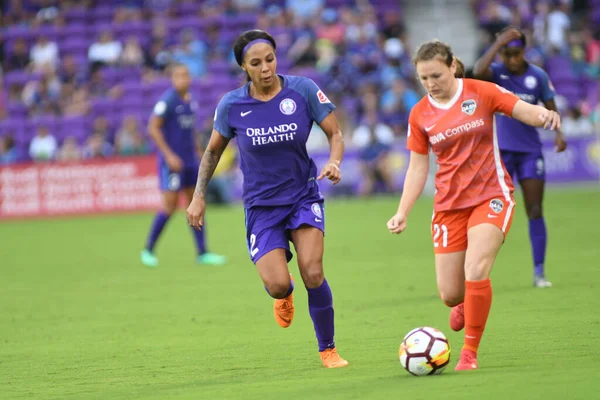 Orlando Pride, 22 Nisan 2018 'de Florida, Orlando' daki Exploria Stadyumu 'nda Houston Dash' e ev sahipliği yaptı..  