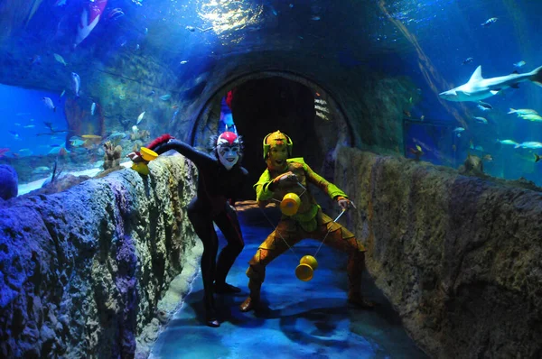 30 Ağustos 2016 'da Orlando Florida' daki güzel Orlando Eye 'daki Cirque du Soleil gösterisi.