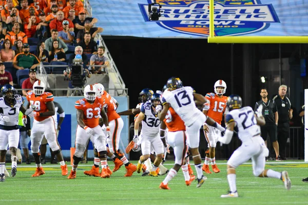 West Virginia Mountaineers Enfrentam Miami Hurricanes Durante 71St Russell Bowl — Fotografia de Stock