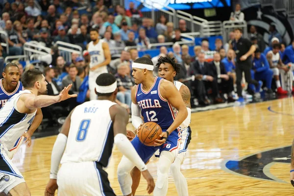 Orlando Magic 27 Aralık 2019 Cuma günü Orlando, Florida 'daki Amway Arena' da Philadelphia 76ers 'a ev sahipliği yapıyor..