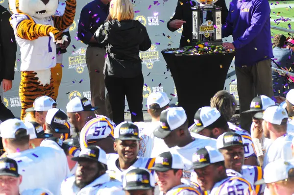 Lsu Čelit Louisville Během Citrus Bowl Stadionu Camping World Orlandu — Stock fotografie