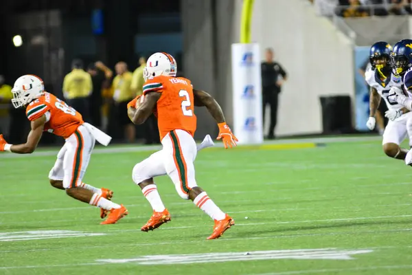 West Virginia Mountaineers Enfrentam Miami Hurricanes Durante 71St Russell Bowl — Fotografia de Stock