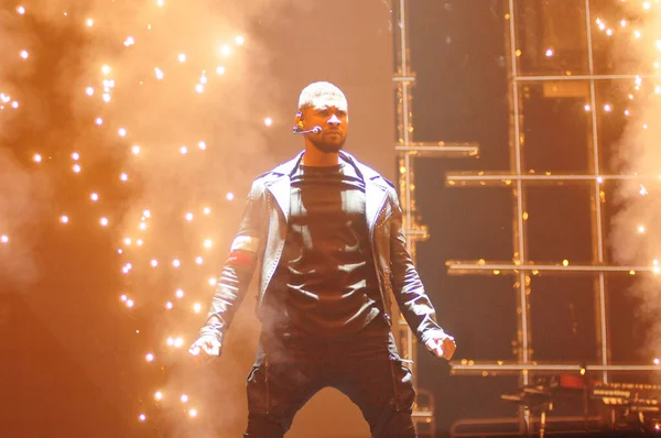 Singer Usher Cântă Amway Center Din Orlando Florida Decembrie 2014 — Fotografie, imagine de stoc