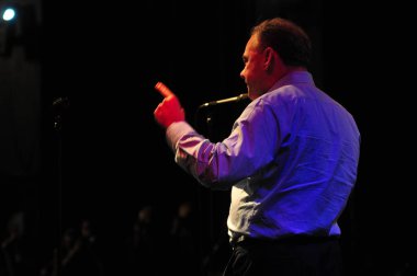 Şarkıcı Jon Bon Jovi, 5 Kasım 2016 'da St. Petersburg Florida' da Devlet Street Theater in Support of HIllary Clinton 'ın Başkan İhalesi' nde sahne alıyor.