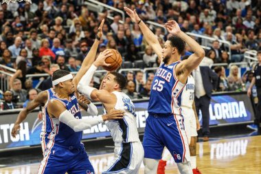 Orlando Magic 27 Aralık 2019 Cuma günü Orlando, Florida 'daki Amway Arena' da Philadelphia 76ers 'a ev sahipliği yapıyor..