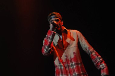 R & B Şarkıcısı Usher 12 Aralık 2014 'te Orlando Florida' daki Amway Center 'da sahne alacak..  