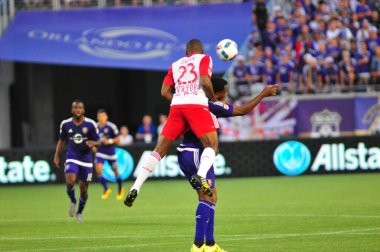 Orlando City SC, 6 Mayıs 2016 'da Orlando Florida' daki Dünya Kampı Stadyumu 'nda New York Red Bulls' a ev sahipliği yaptı..  