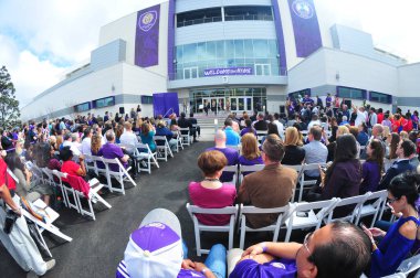24 Şubat 2017 'de Orlando Florida' daki New Orlando City Stadyumu için kurdele kesme töreni.  