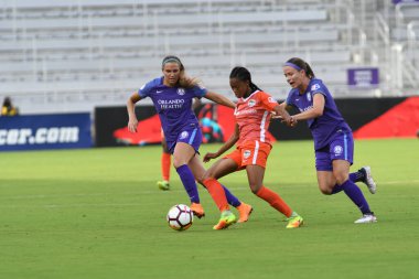 Orlando Pride, 22 Nisan 2018 'de Florida, Orlando' daki Exploria Stadyumu 'nda Houston Dash' e ev sahipliği yaptı..  